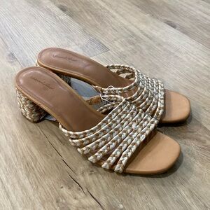 NEW Women’s Universal Thread Rachel Sandals